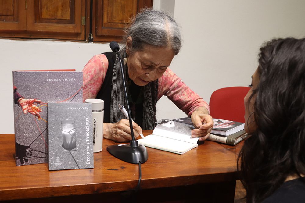 La publicación “QUIPOema” es la primera traducción al español del libro que ya había sido editado en Estados Unidos en 1997, mientras que "Precario / Precarious", es la reedición chilena del libro bilingüe originalmente publicado en Nueva York en 1983.